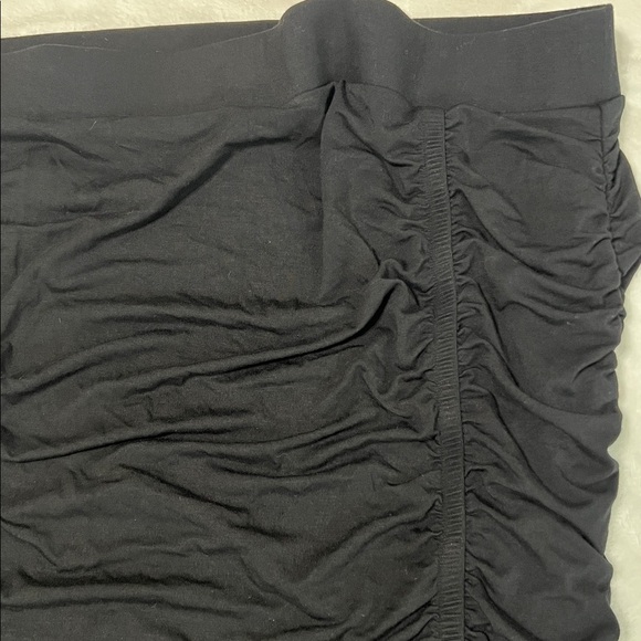 Torrid Black Ruched Bodycon Midi Skirt Plus Size 2X NWT - Picture 4 of 9